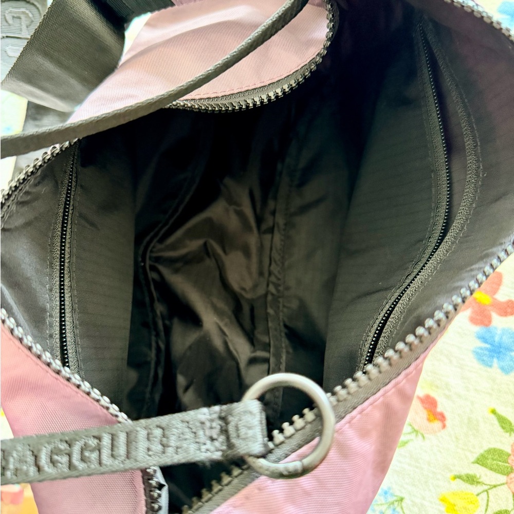 BAGGU U/O Exclusive Medium Crescent Nylon Bag with Logo Strap - Picture 3 of 4